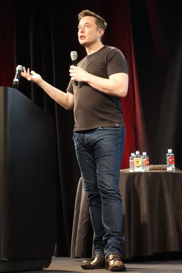 Elon Musk presenting Neuralink